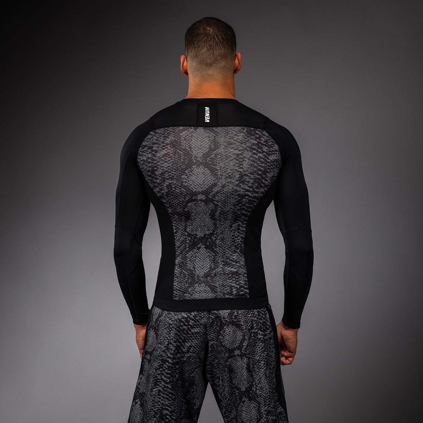 Venum G-Fit Scales Rashguard a Maniche Lunghe – Nero/Grigio Carbone