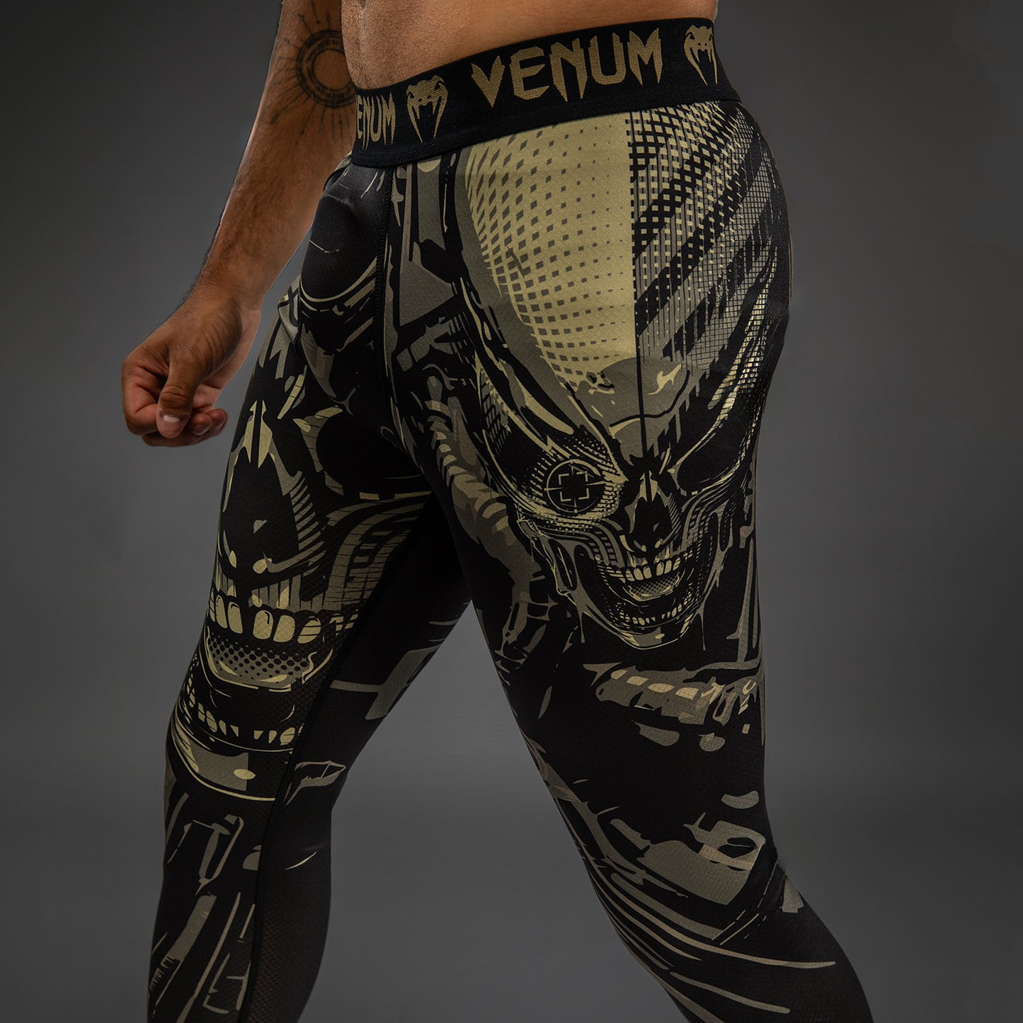 Venum Invader Spats - Nero/Sabbia