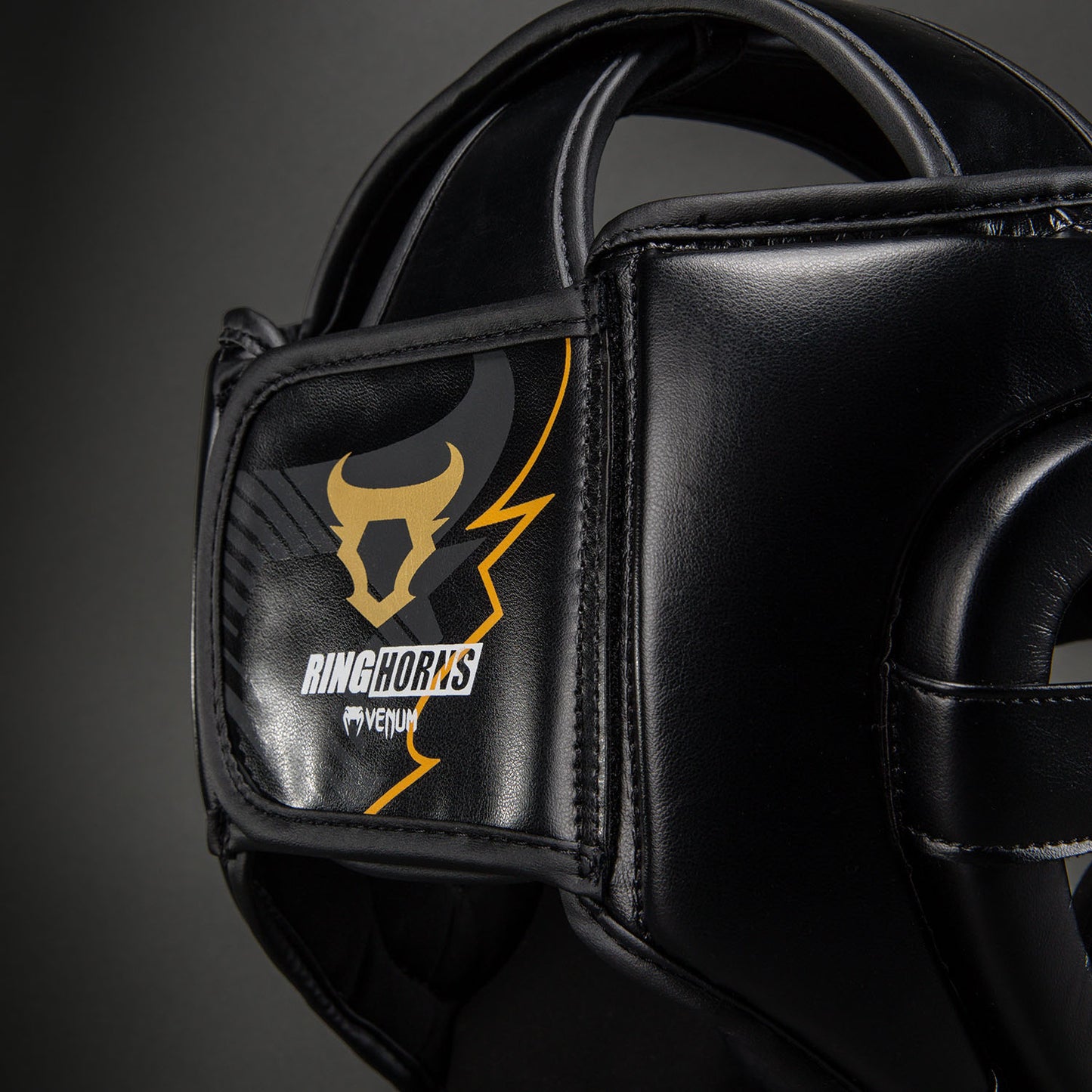 Venum Ringhorns Charger Casco Protettivo – Nero/Oro