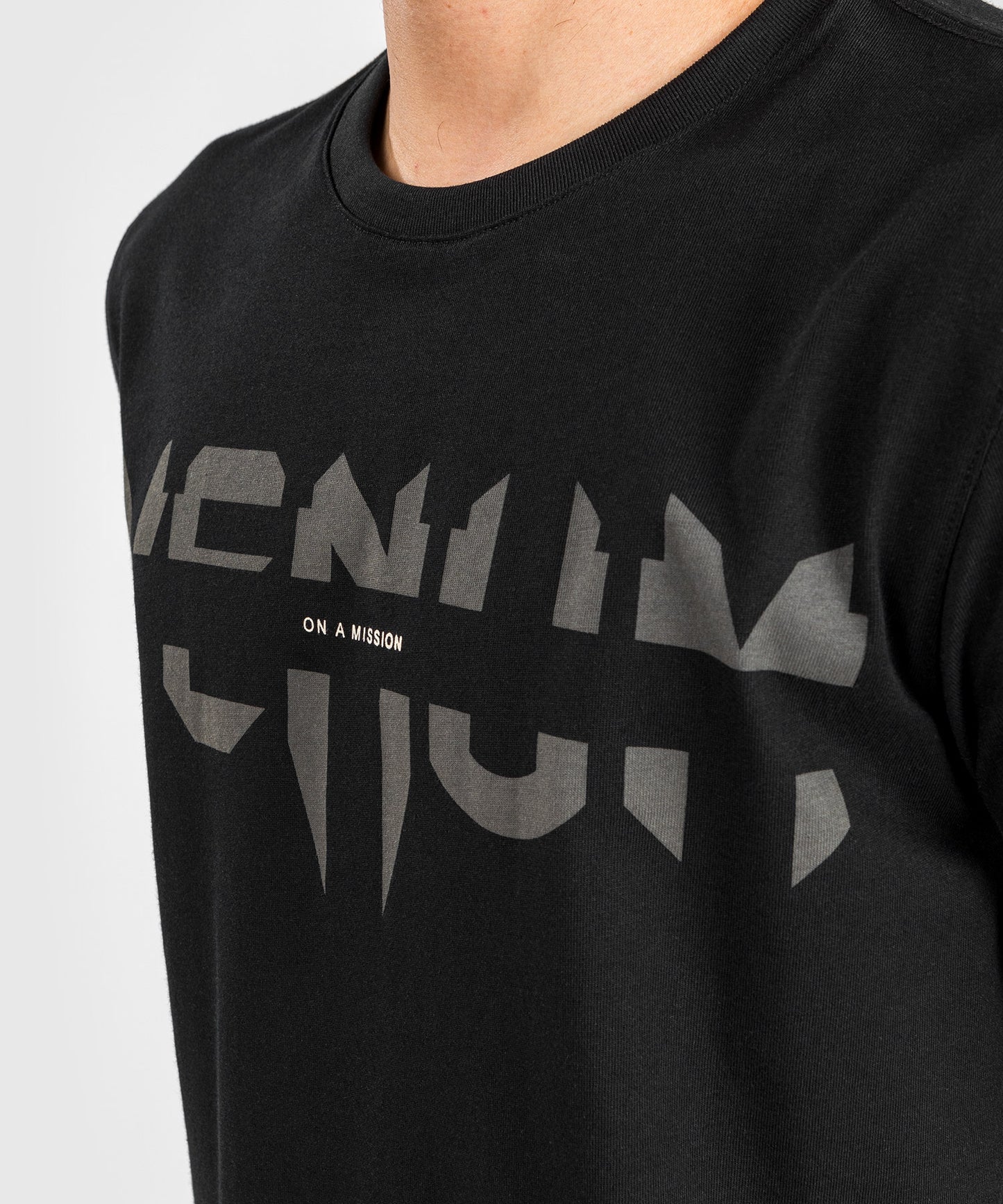 T-shirt Venum On a Mission - Vestibilità regolare - Nera