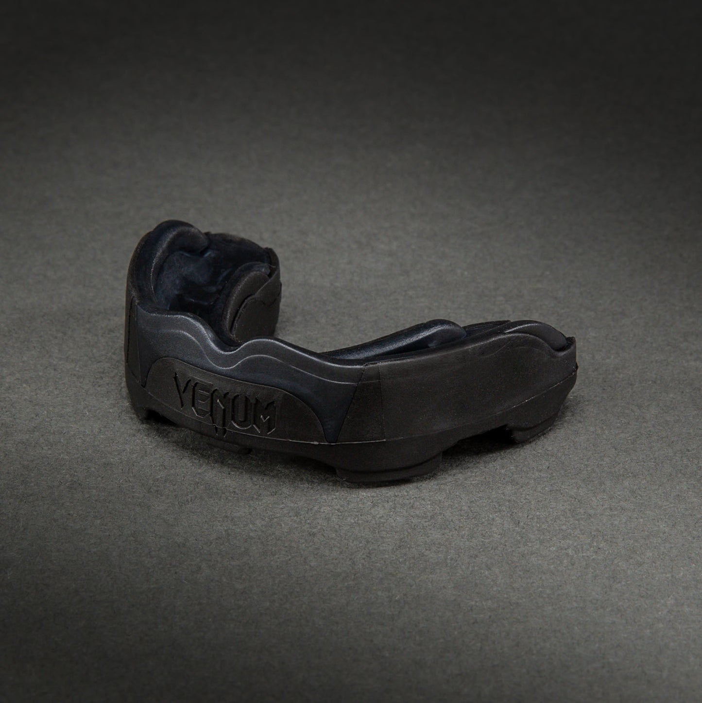 Venum Predator Paradenti – Nero/Nero/Rosso