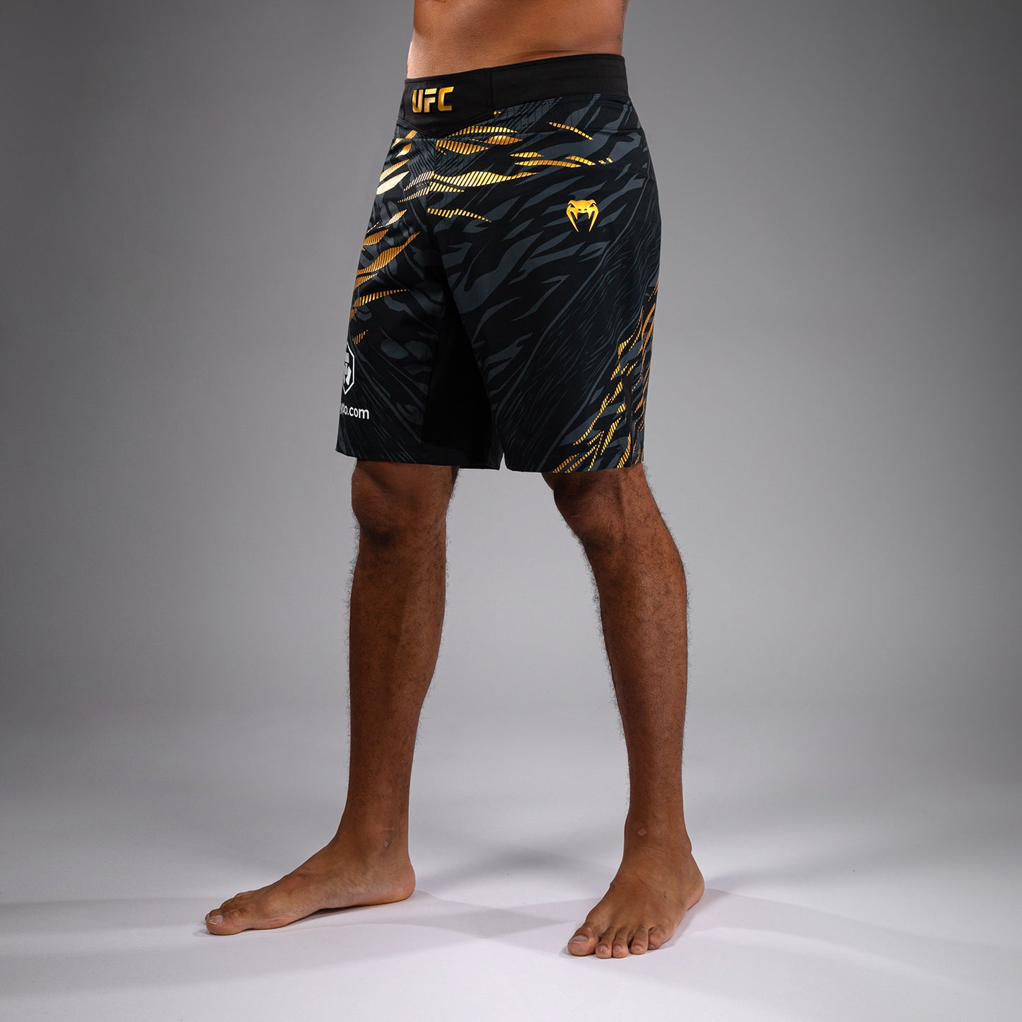 UFC Fusion by Venum Authentic Fight Night Shorts da Lotta per Uomo - Fit Largo - Champion
