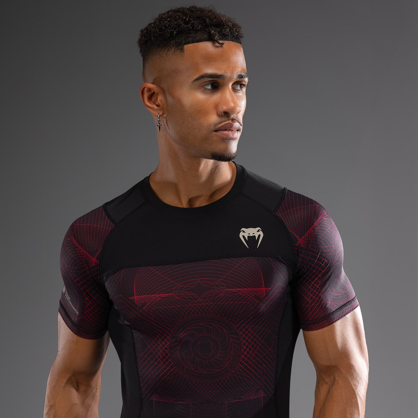 Venum G-Fit Air Rashguard a maniche Corte - Nero Profondo/Rosso Fuoco