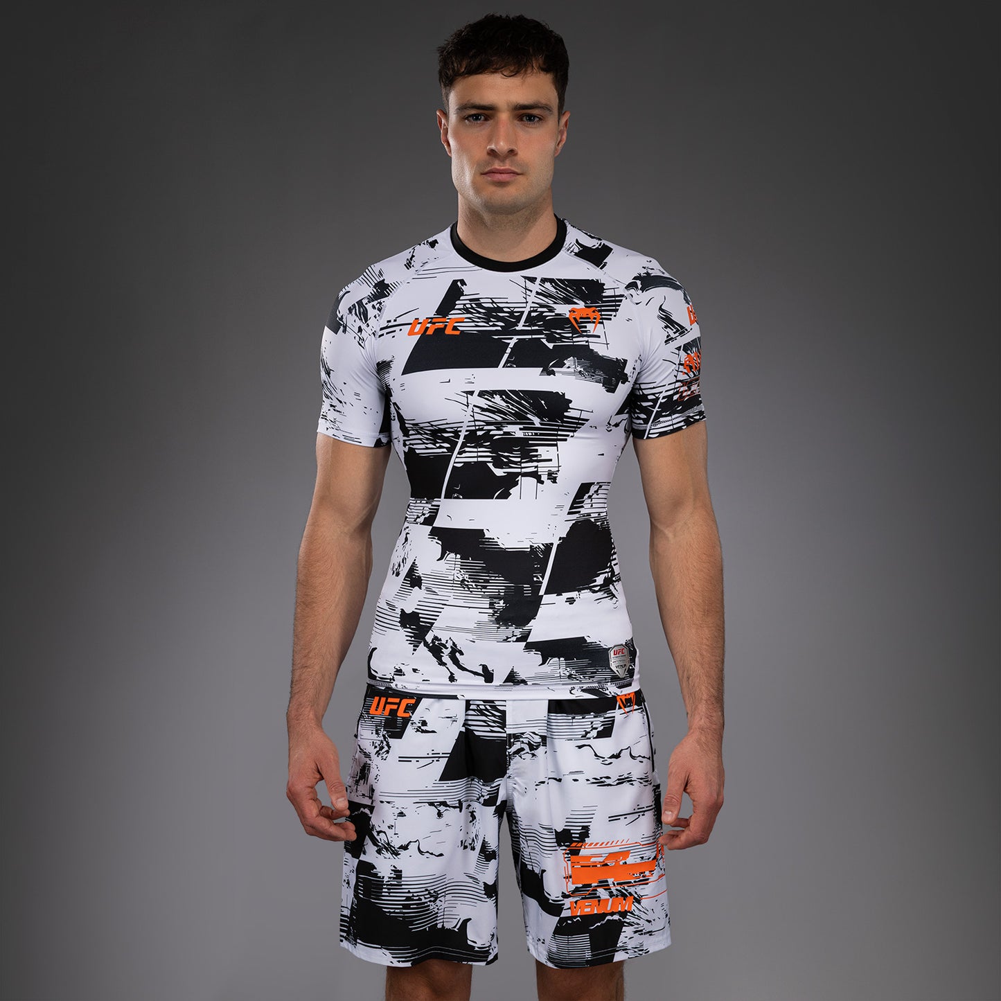 UFC Zenith by Venum Authentic Fight Week Rashguard maniche corte Performance Uomo - Bianco