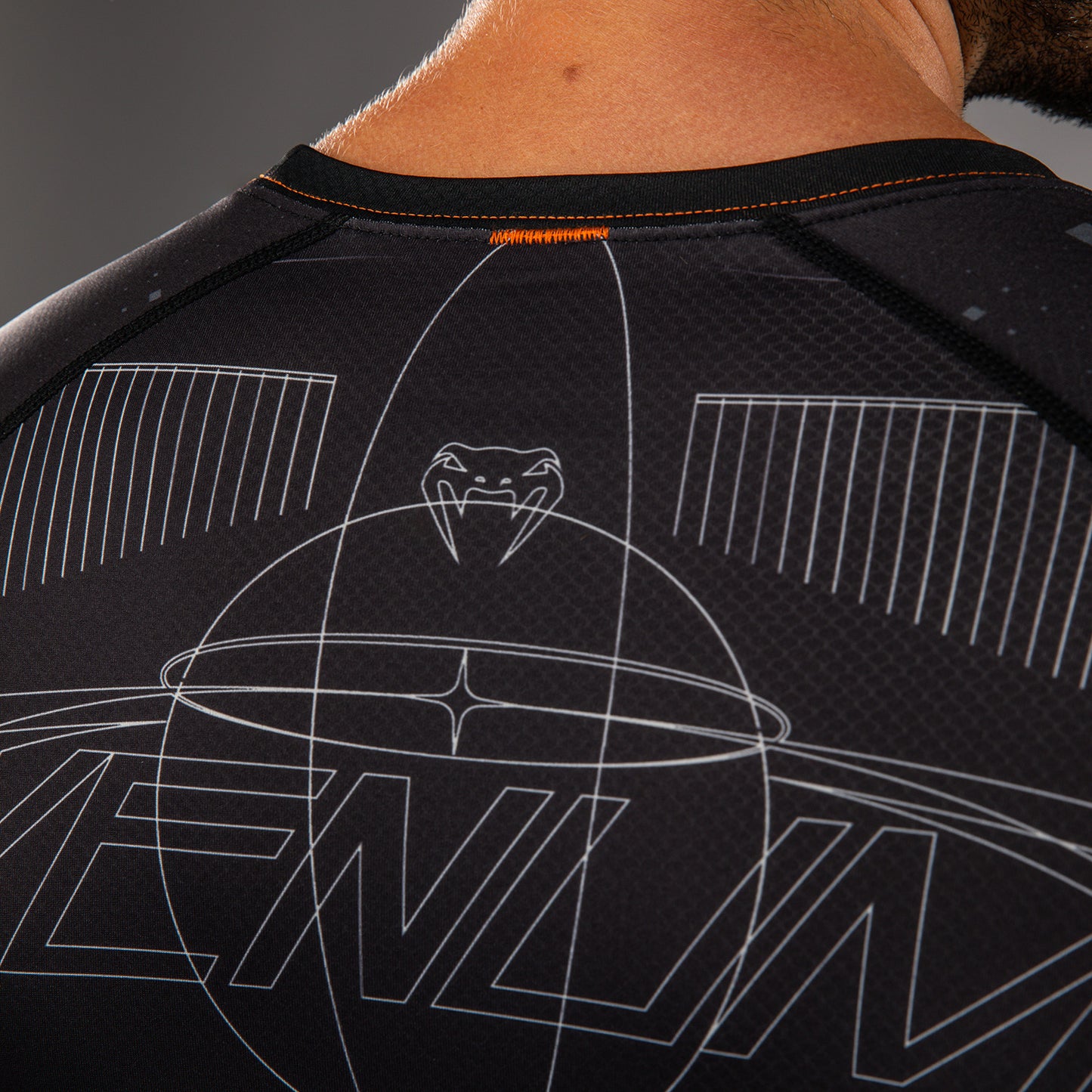Venum Eclipse Rashguard a manica lunga – Nero/Avorio