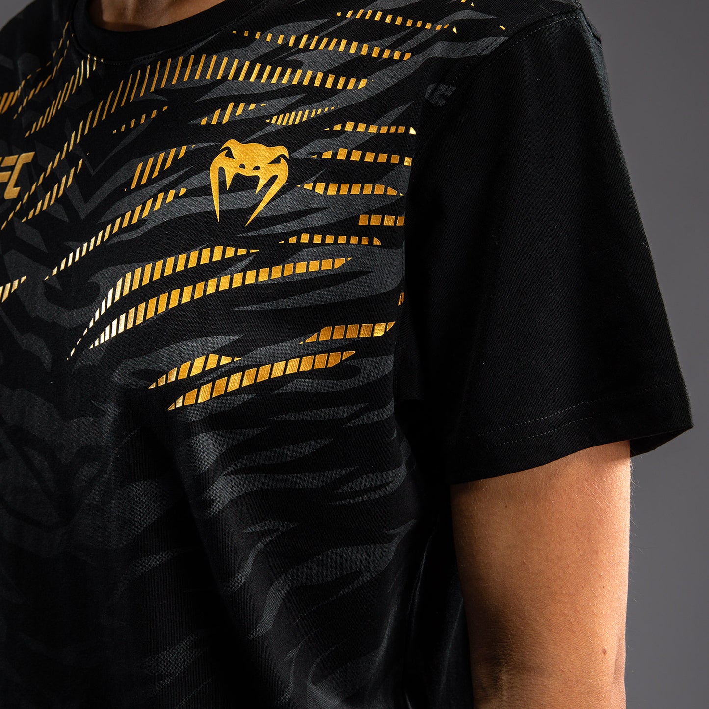 UFC Fusion by Venum Replica Maglietta a Manica Corta per Donna - Champion