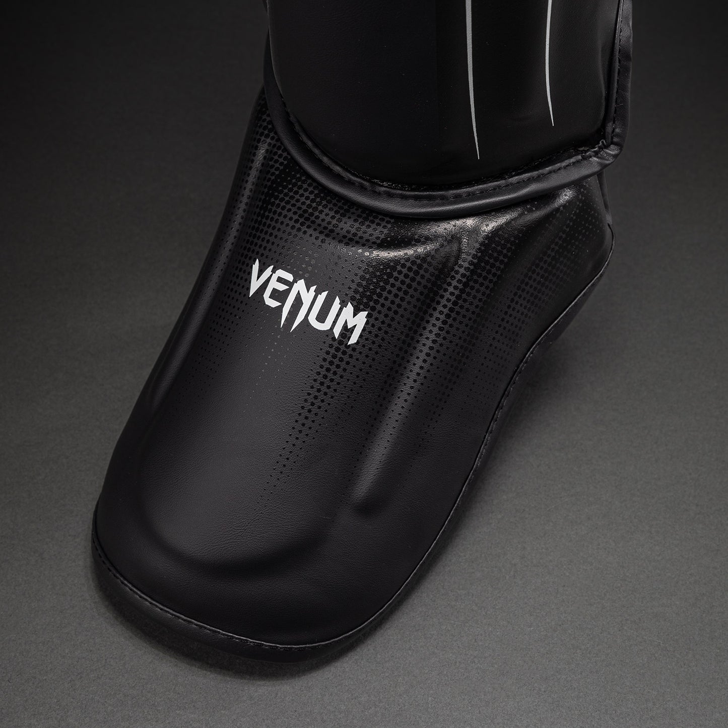 Venum Stealth Paratibie – Nero/Bianco
