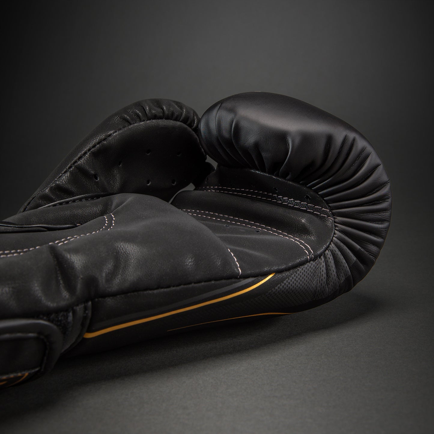 Venum G-Core Guantoni da boxe - Nero/Oro