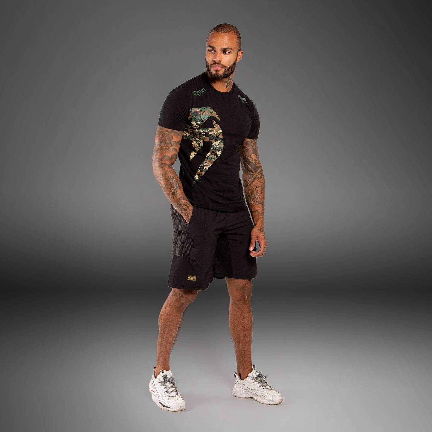 Venum Original Giant Maglietta - Nero / Camo Foresta