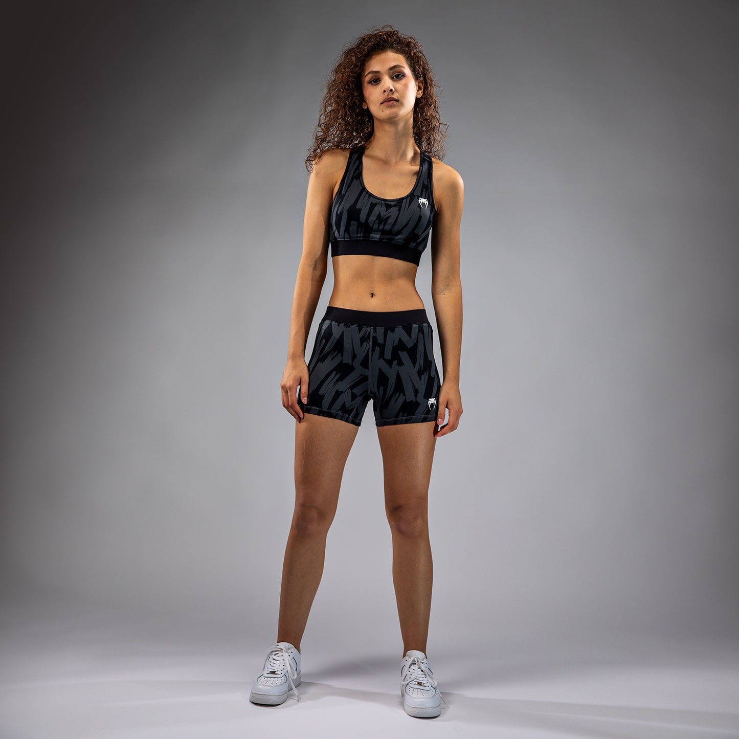 Venum Graffiti Shorts a Compressione da Donna - Carbone Urbano