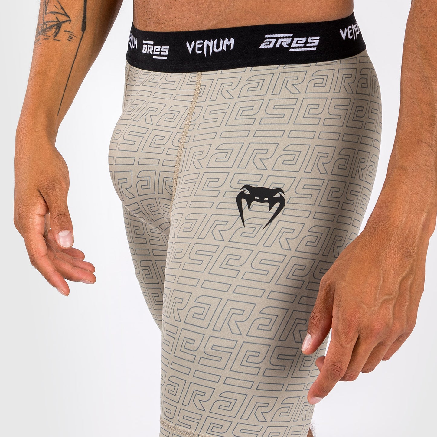 Venum x Ares 2.0 Pantaloncini a Compressione - Sabbia