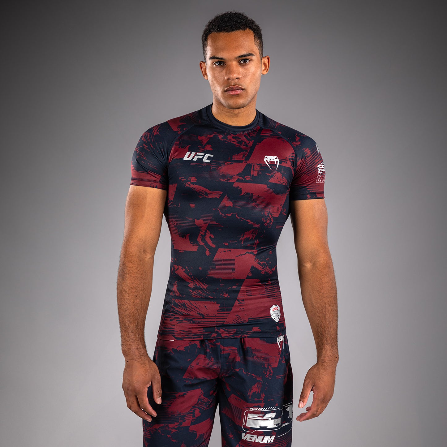 UFC Zenith by Venum Authentic Fight Week Rashguard maniche corte Performance Uomo - Blu navy/Bordeaux/Argento
