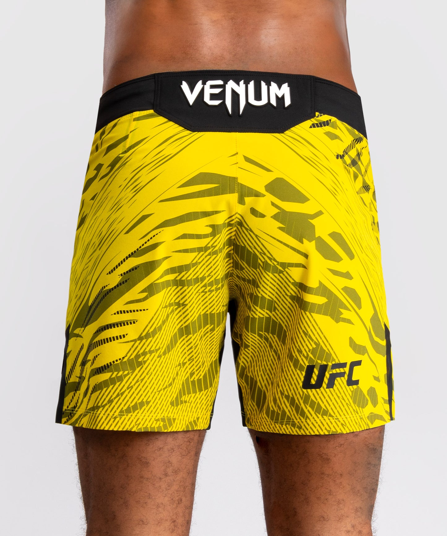UFC Fusion by Venum Personalizzati Authentic Fight Night Shorts da Lotta per Uomo - Fit Corto - Giallo
