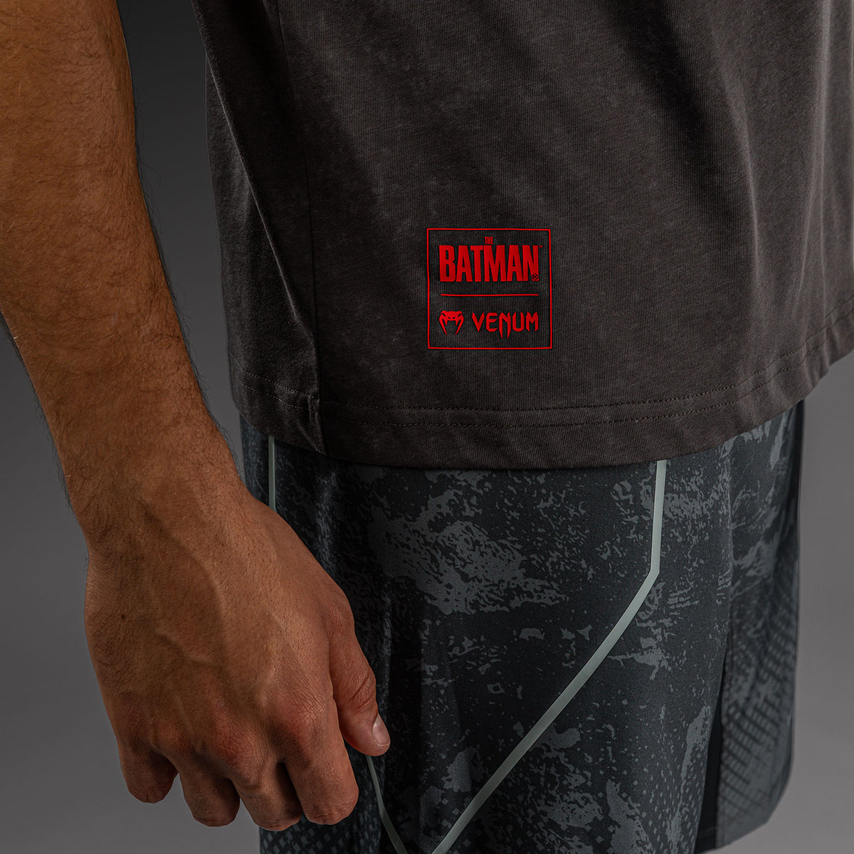 Venum x Batman T-shirt in cotone - Grigio/Nero/Rosso