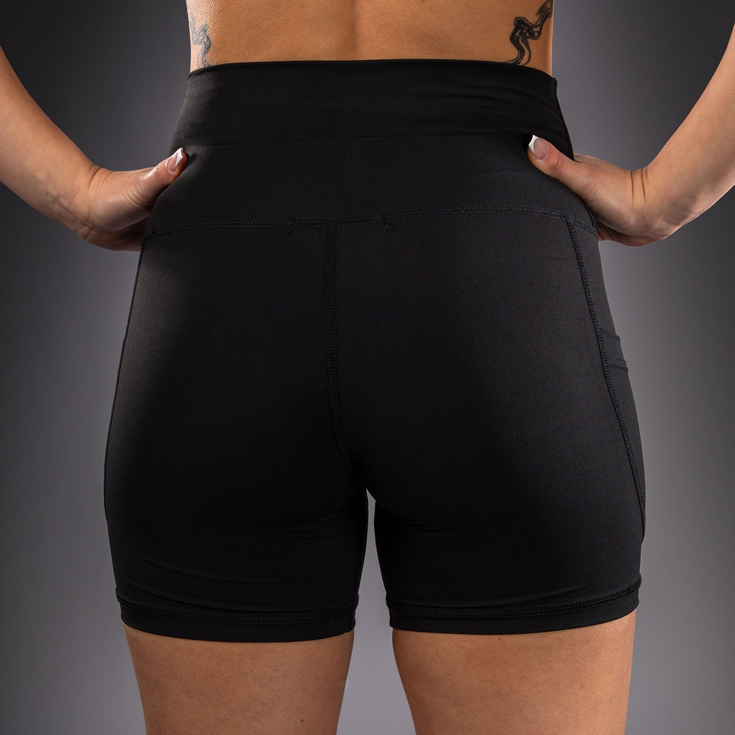 Venum Essential pantaloncini a compressione da donna - Nero