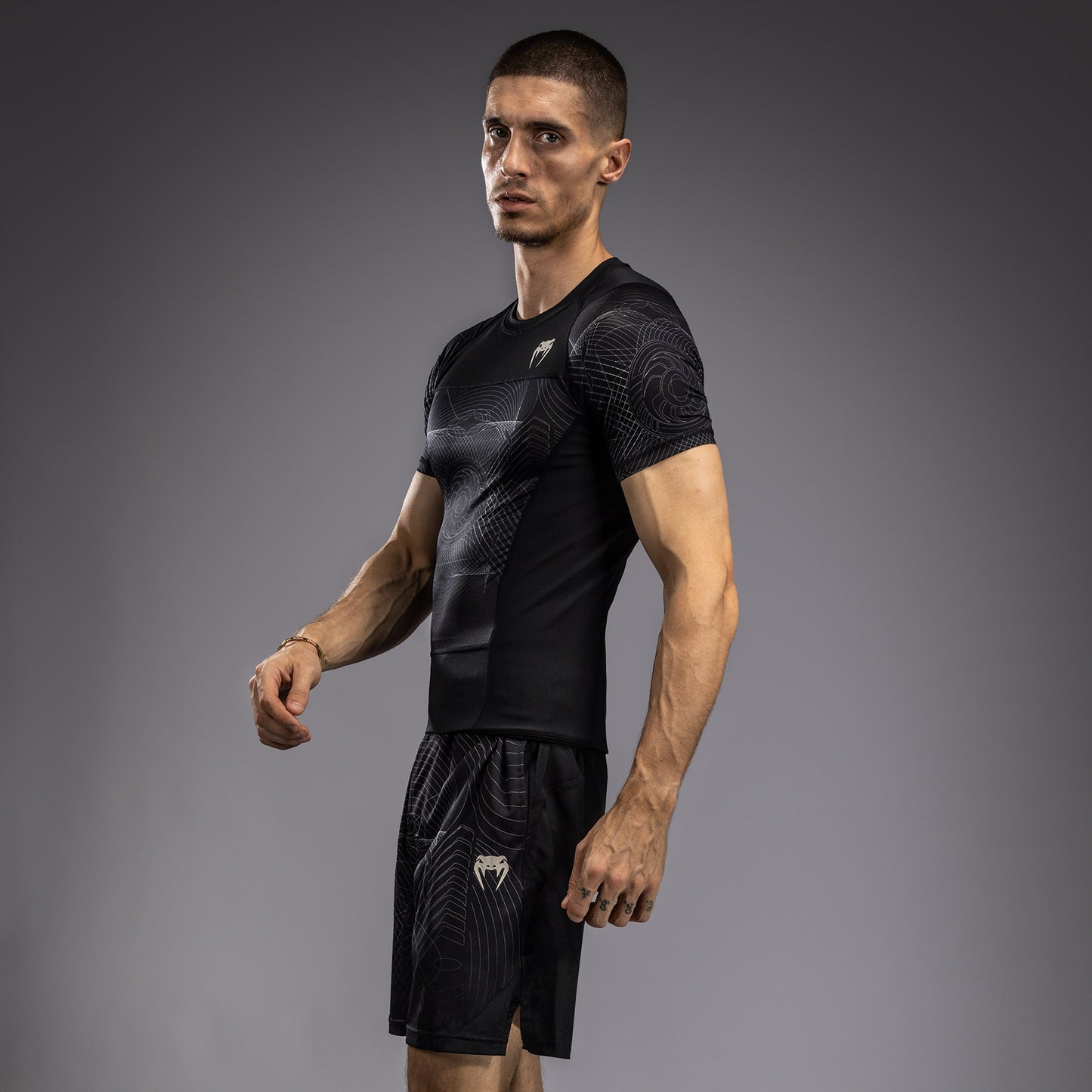 Venum G-Fit Air Rashguard a maniche Corte - Nero Profondo/Sabbia Del Deserto