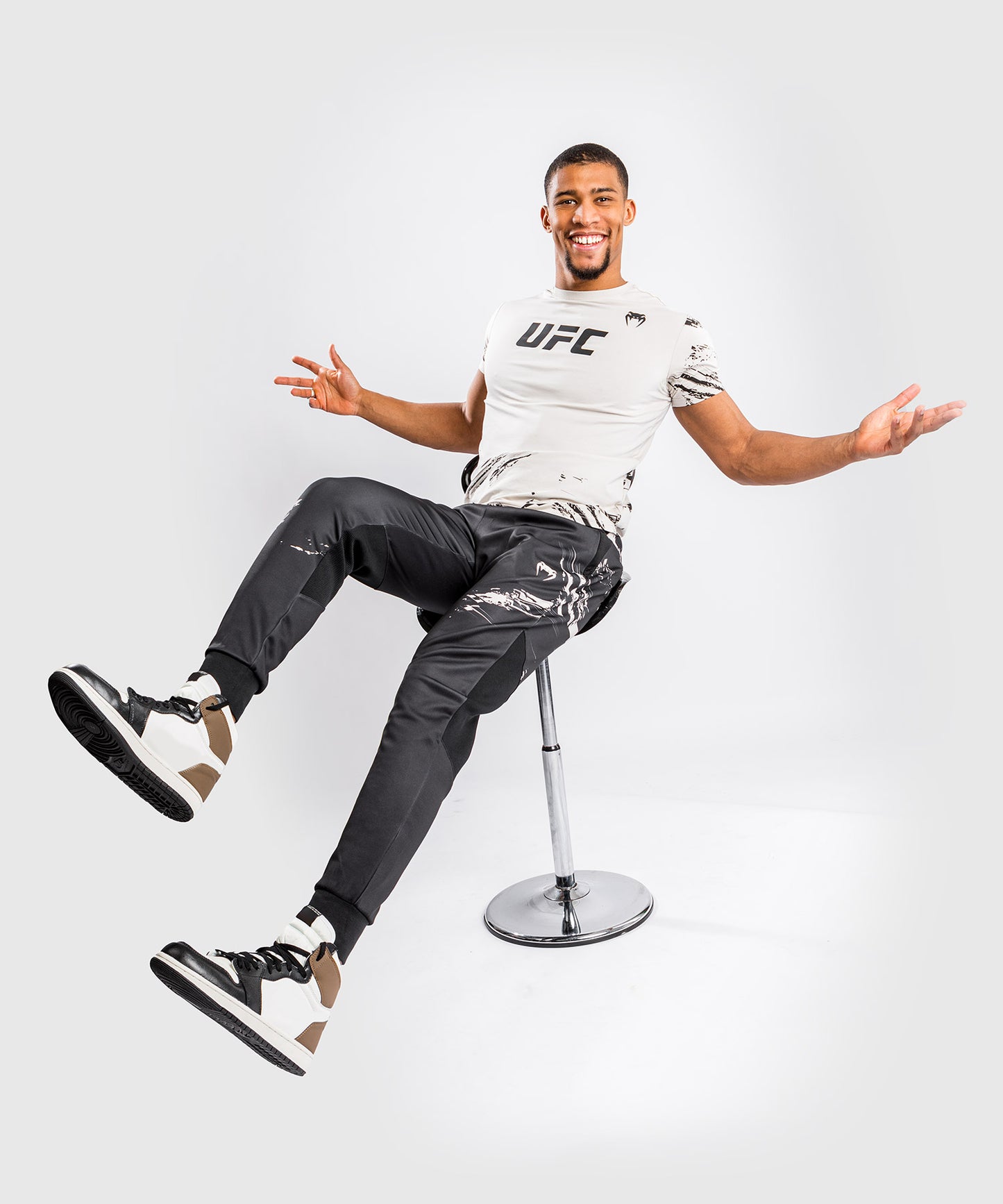 Pantalone jogger UFC Venum Authentic Fight Week 2.0 - nero/sabbia