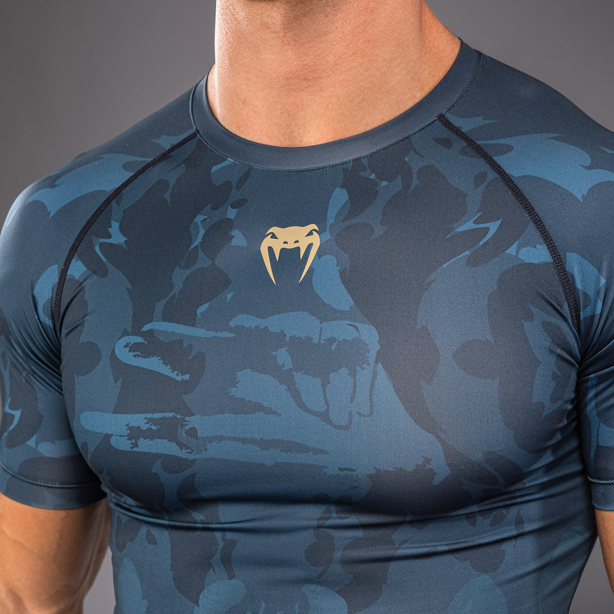 Jujutsu Kaisen x Venum Fushiguro Rashguard a Maniche Corte – Verde Oceano