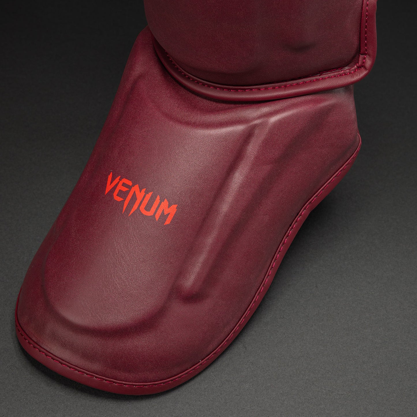 Venum Spectre Paratibie – Nero/Rosso