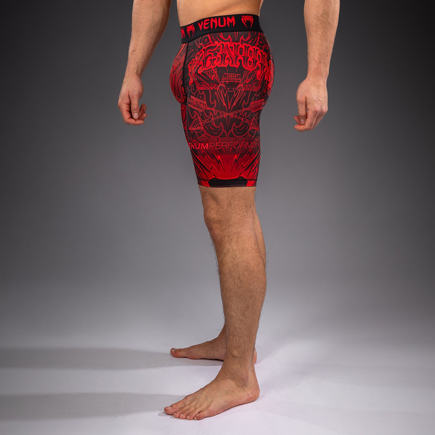 Venum Wolf Atak Pantaloncini a Compressione – Nero/Rosso