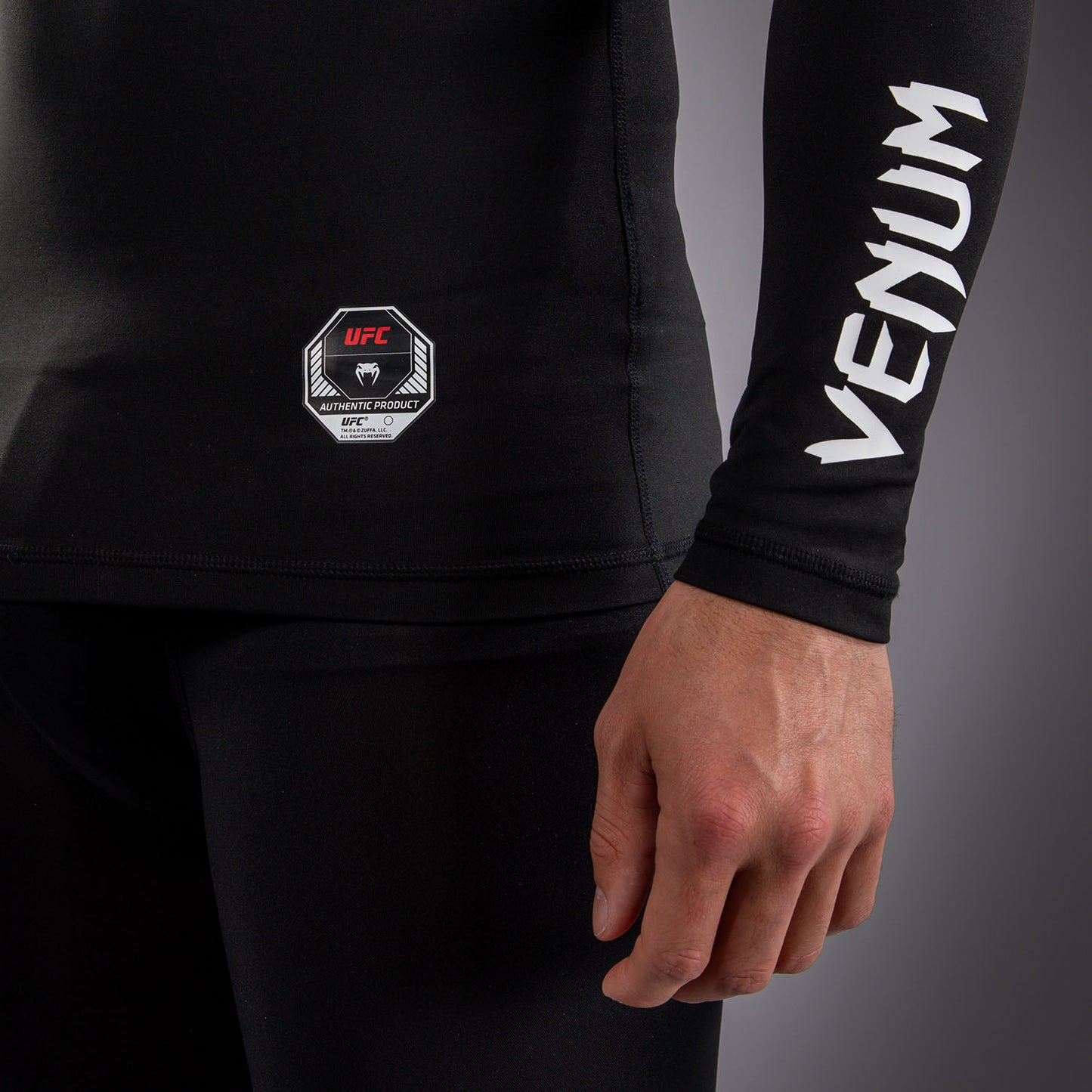 Venum UFC Unity by Venum Authentic Fight Week Rashguard Tecnica a Maniche Lunghe da Uomo - Nero