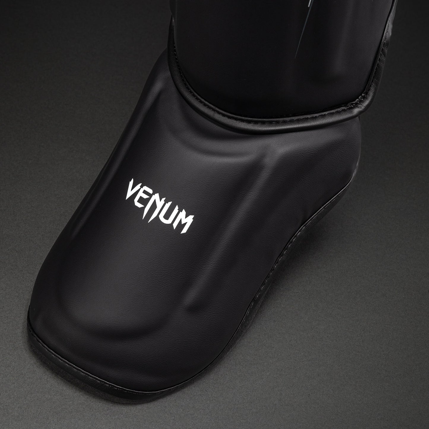 Venum Streamline Paratibie – Nero/Bianco