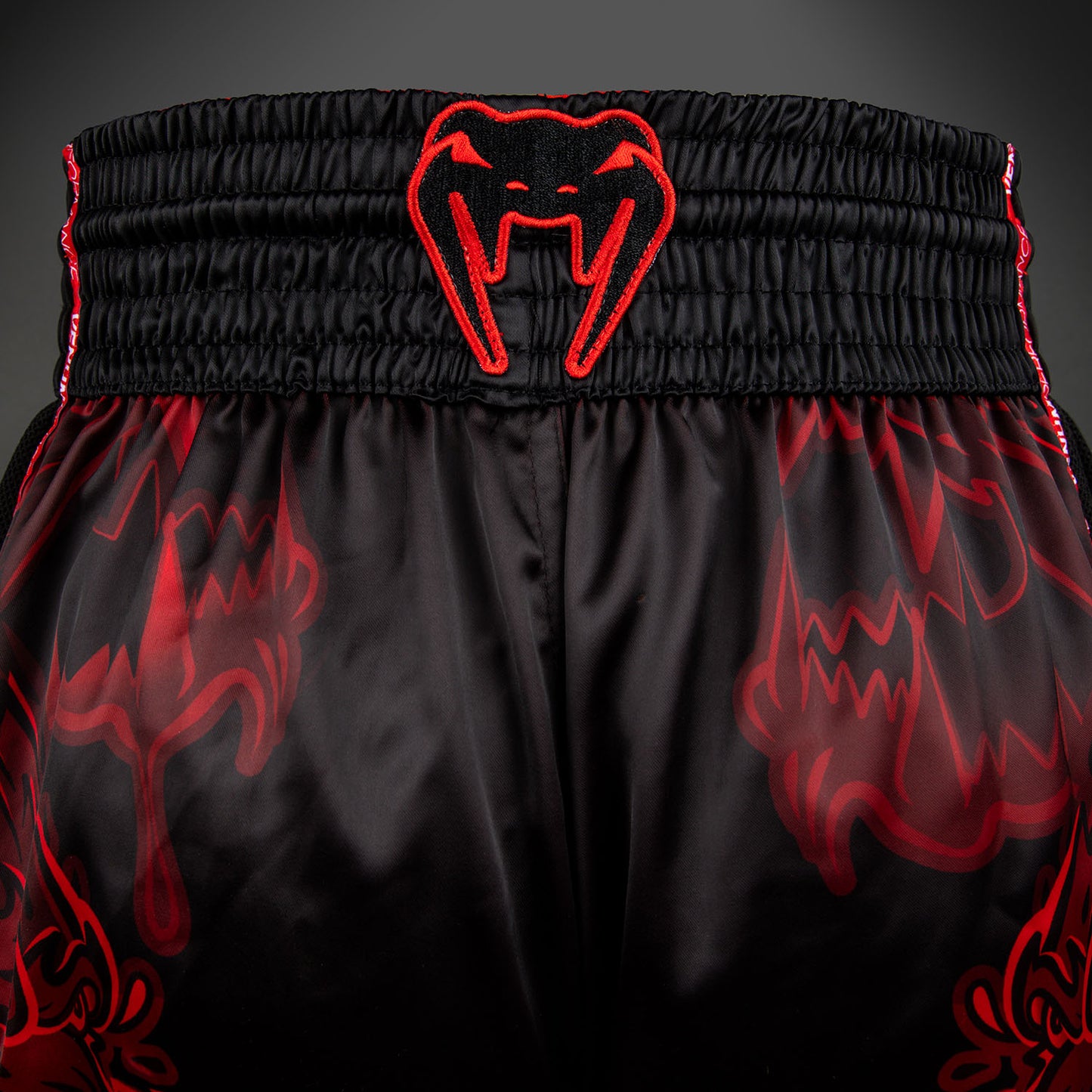 Venum Wolf Atak Pantaloncini Muay Thaï – Nero/Rosso
