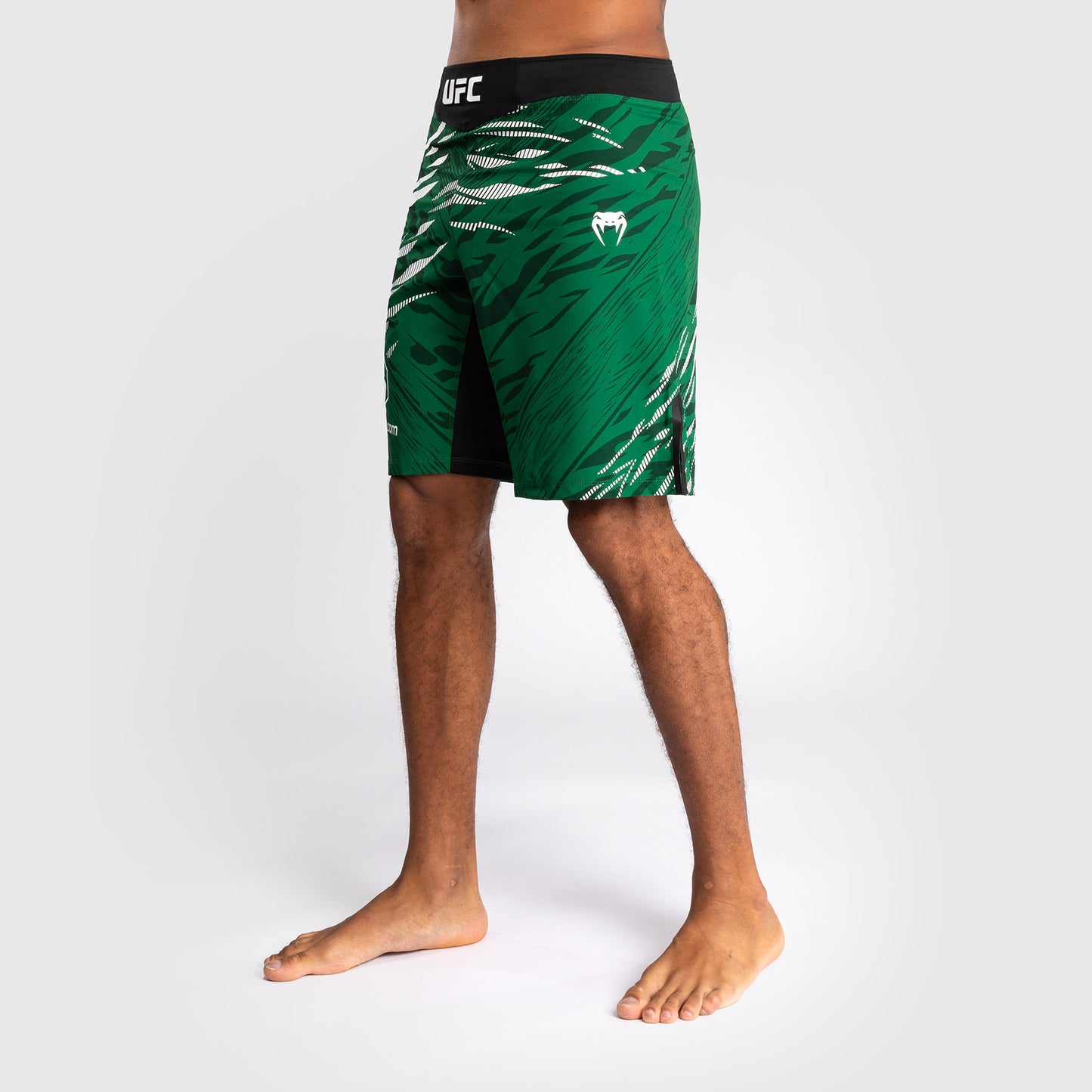 UFC Fusion by Venum Personalizzati Authentic Fight Night Shorts da Lotta per Uomo - Fit Largo - Verde