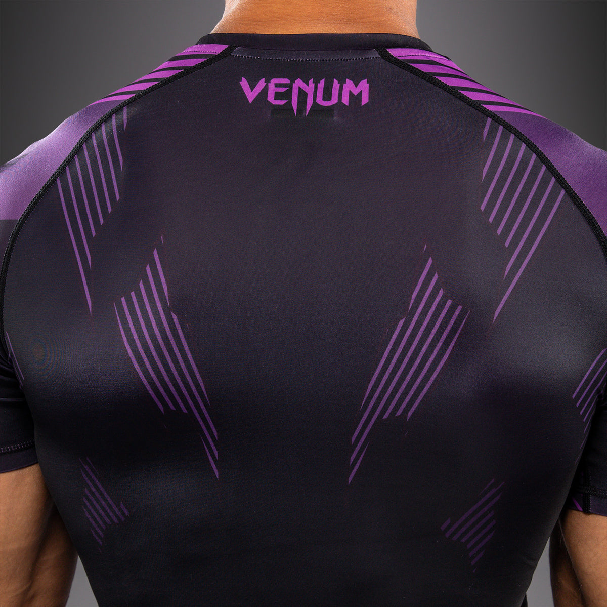 Venum No-Gi 6.0 Rashguard a Maniche Corte - Nero/Viola