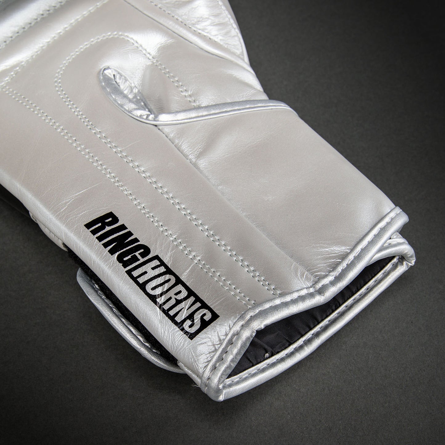 Ringhorns Charger by Venum Guantoni da boxe – Argento/Nero