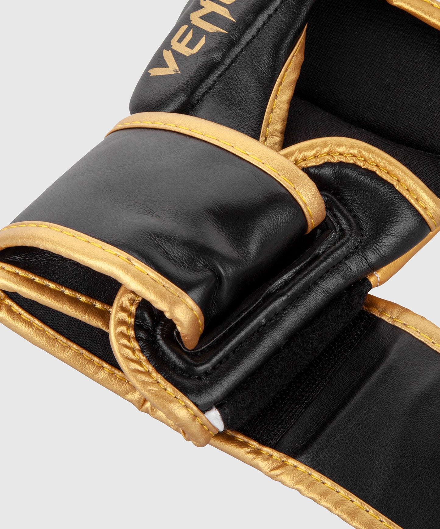 Guanti da combattimento Venum Challenger 3.0 - Bianco/Nero/Oro