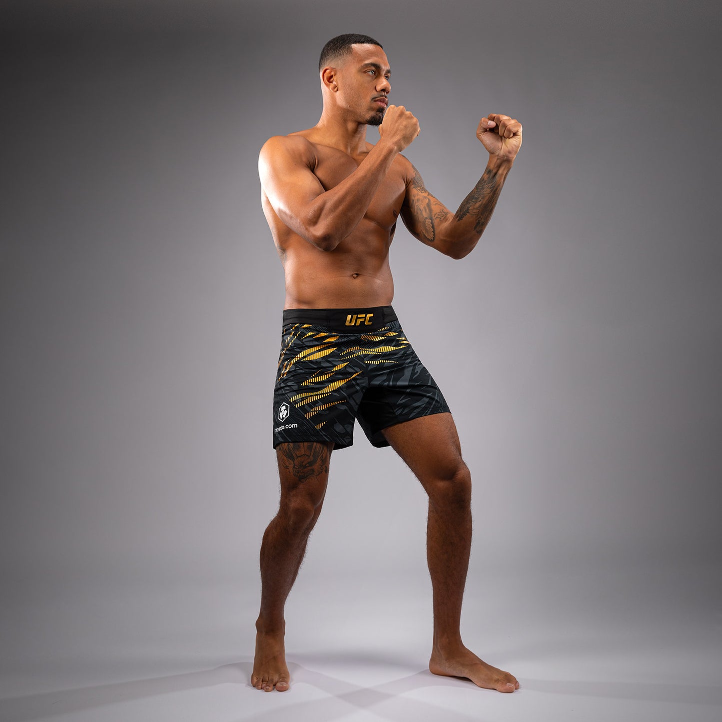 UFC Fusion by Venum Authentic Fight Night Shorts da Lotta per Uomo - Fit Corto - Champion
