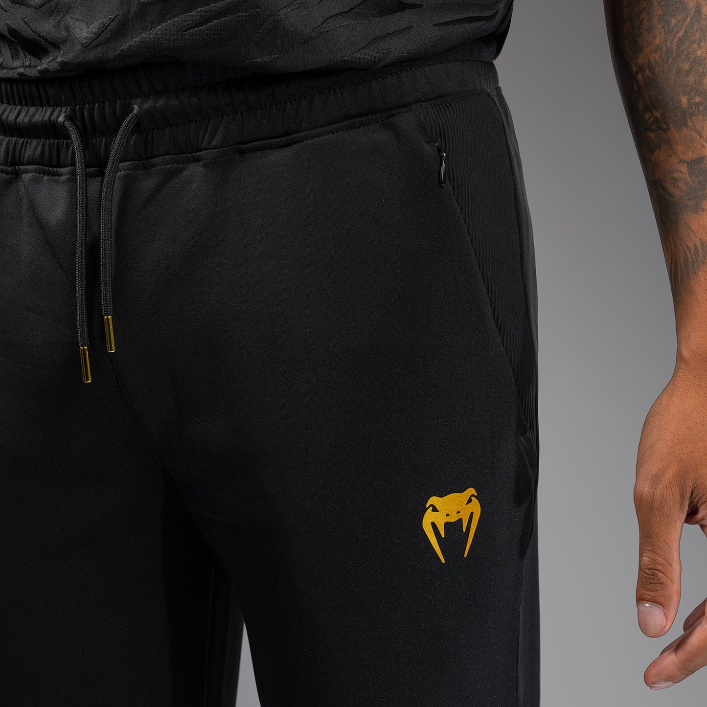 UFC Fusion by Venum Authentic Fight Night Pantaloni a Gamba Dritta per Uomo - Champion