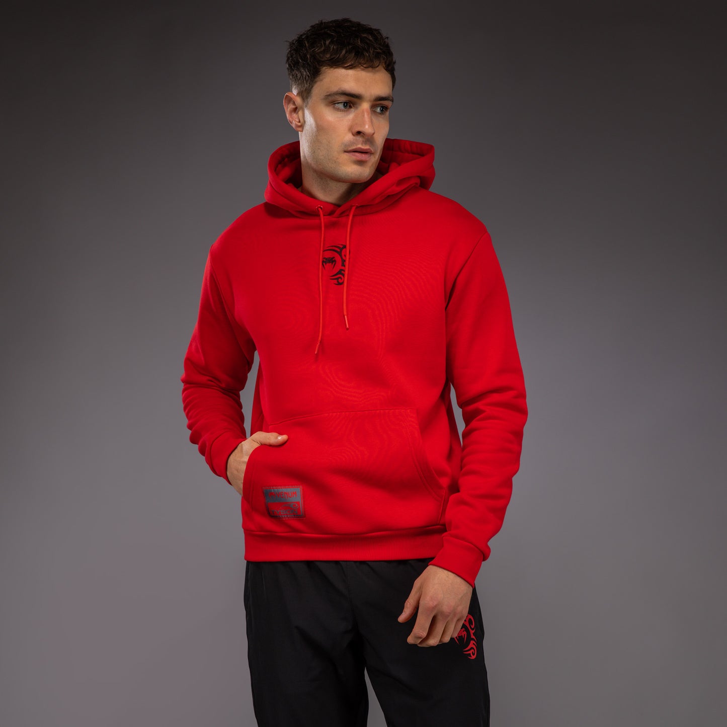 Venum x Mike Tyson Felpa con Cappuccio - Rosso Intenso/Nero Profondo