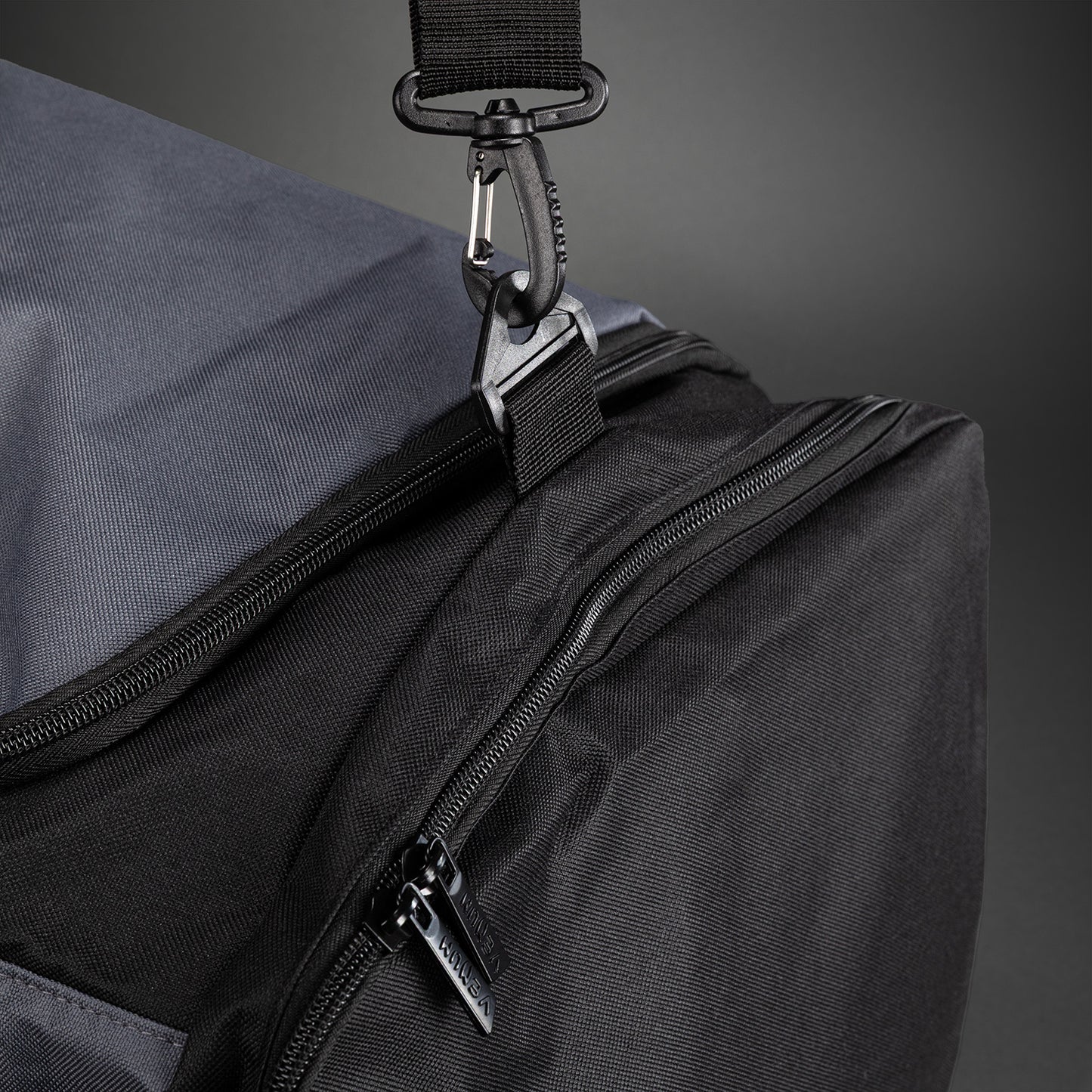 Venum Essential Borsa Sportiva (37 L) - Grigio/Nero