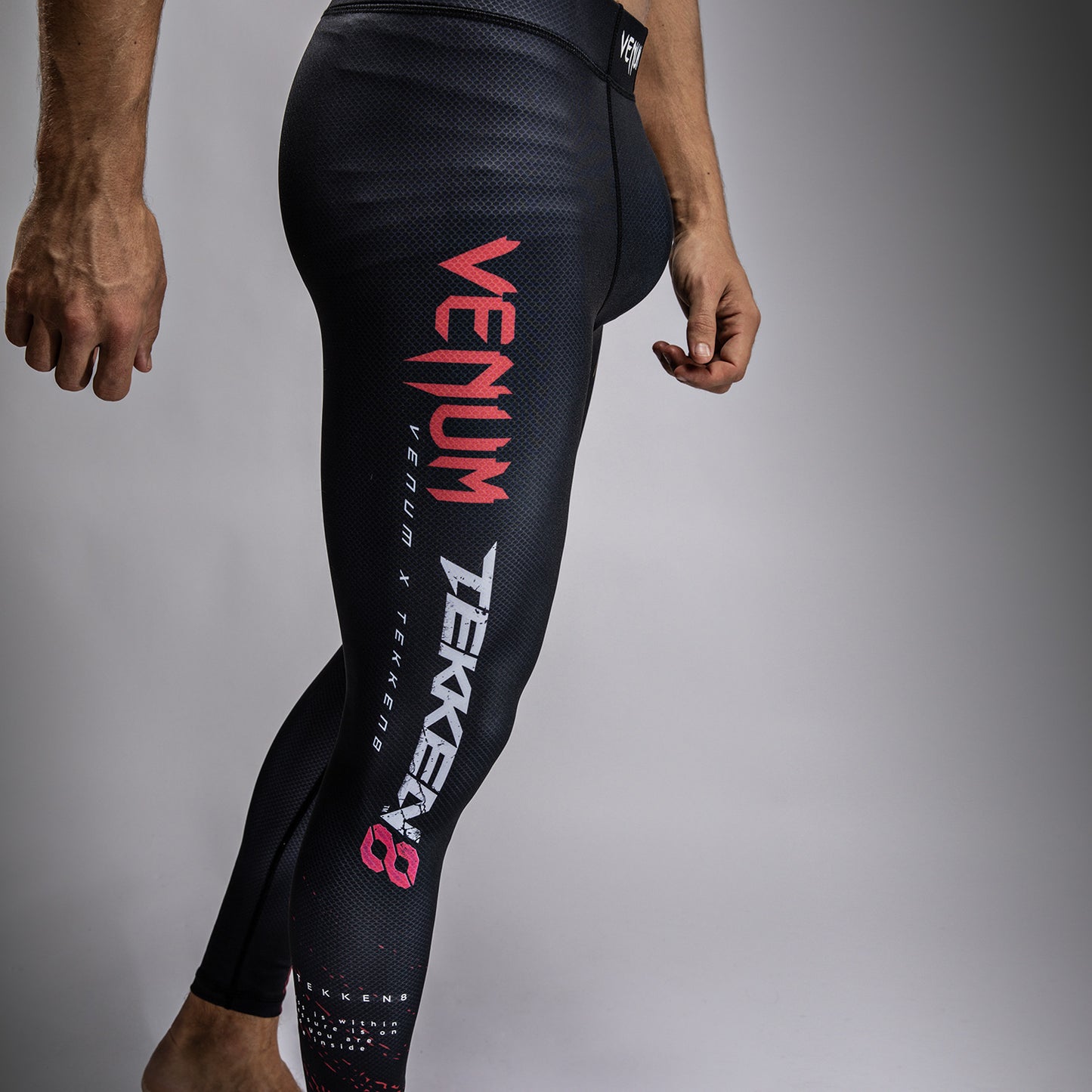 Venum x TEKKEN 8 - Marshall Law Pantaloni a compressione - Nero/Rosso/Oro