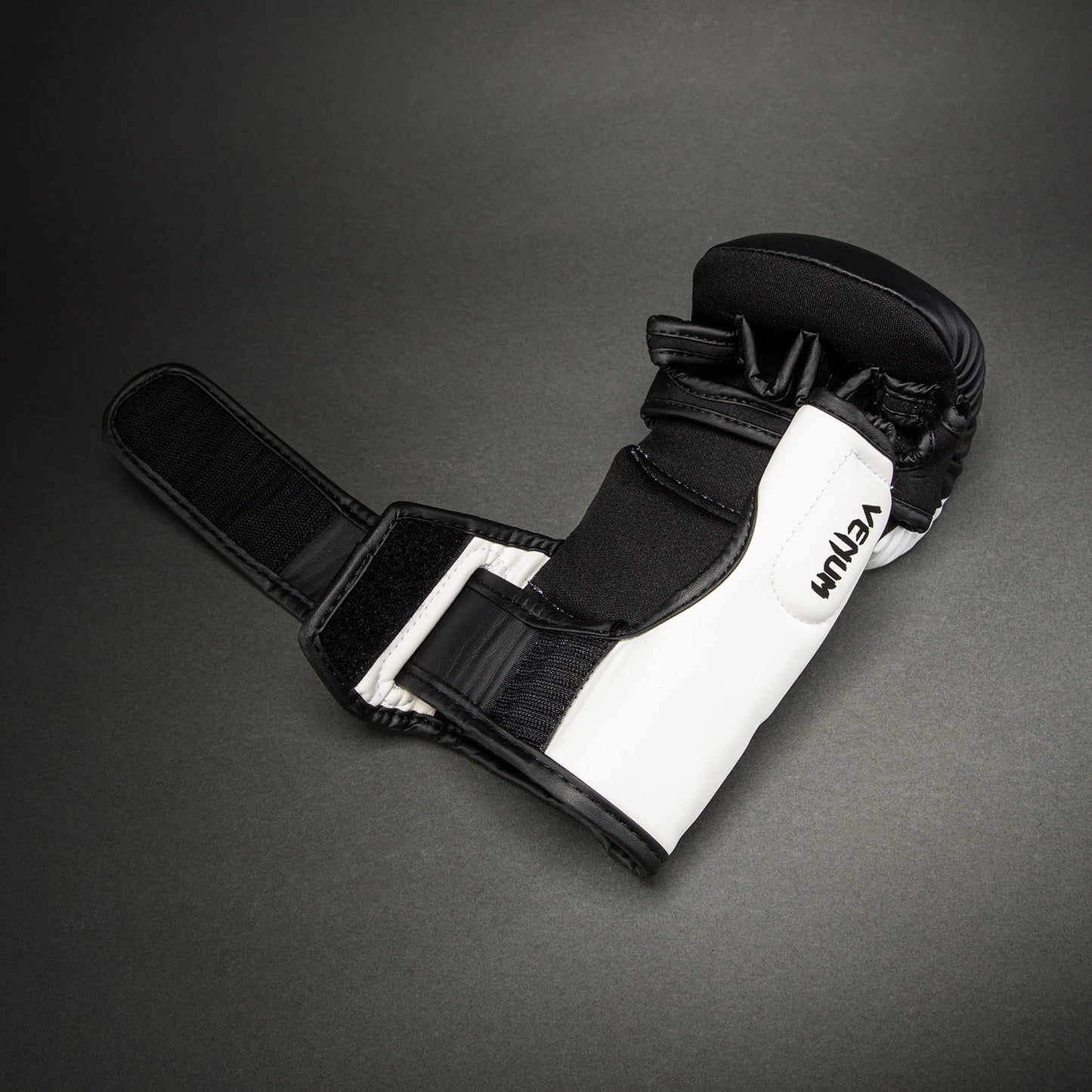 Venum Attack 2.0 Guanti da Sparring – Nero/Bianco