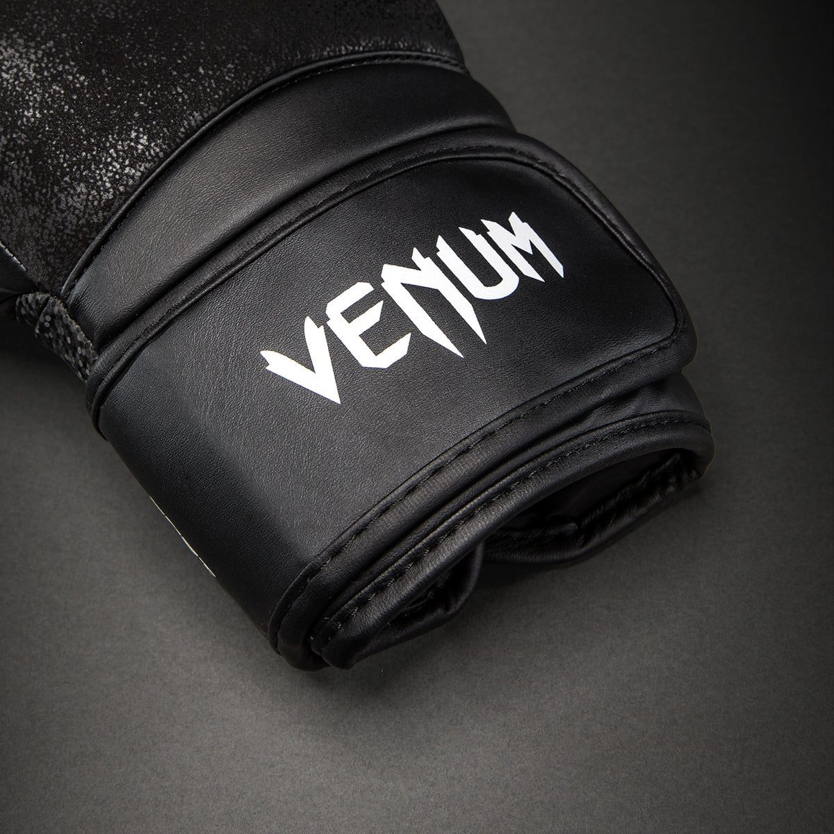 Venum Stone 2.0 Guantoni da boxe Nero
