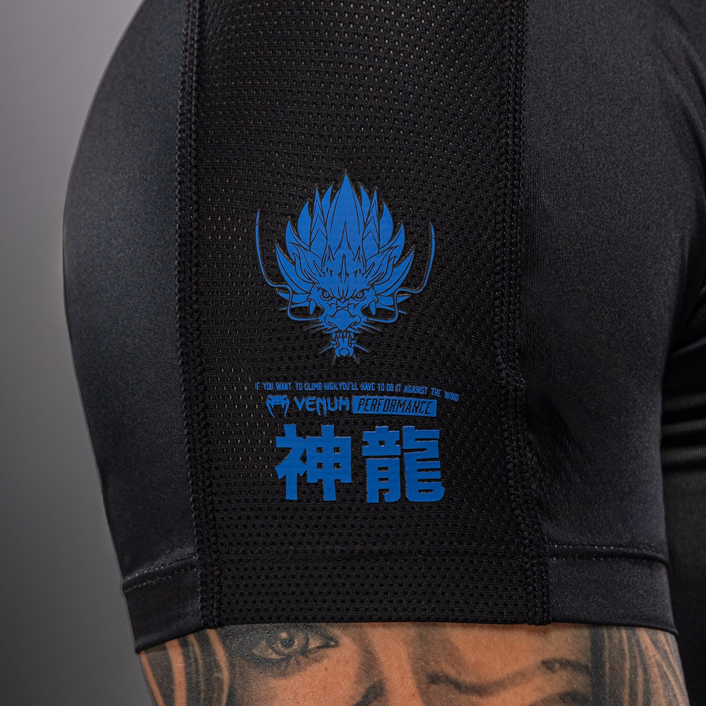 Venum Thunder Dragon Rashguard a Maniche Corte – Nero/Blu Reale