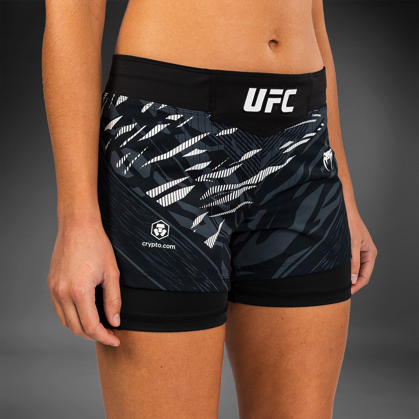 UFC Fusion by Venum Authentic Fight Night Shorts da Lotta per Donna - Nero