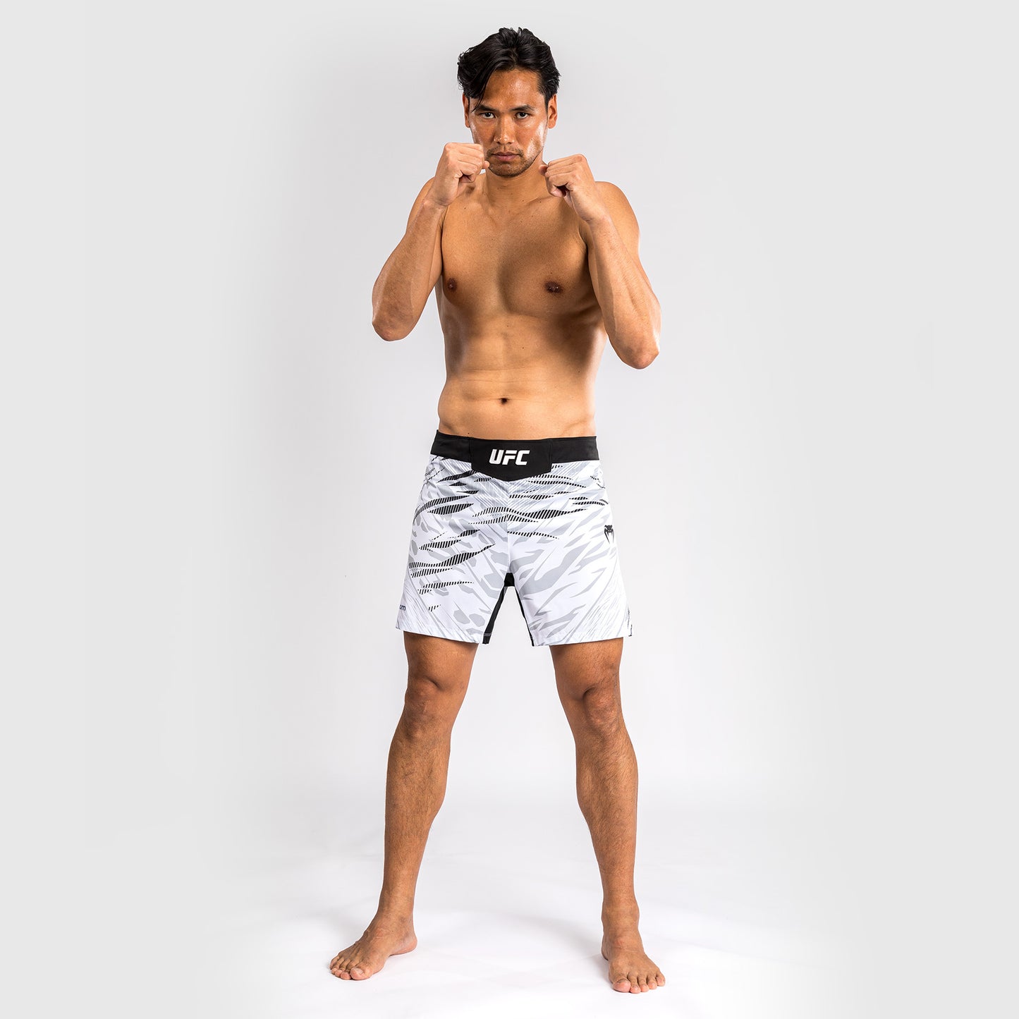 UFC Fusion by Venum Authentic Fight Night Shorts da Lotta per Uomo - Fit Corto - Bianco