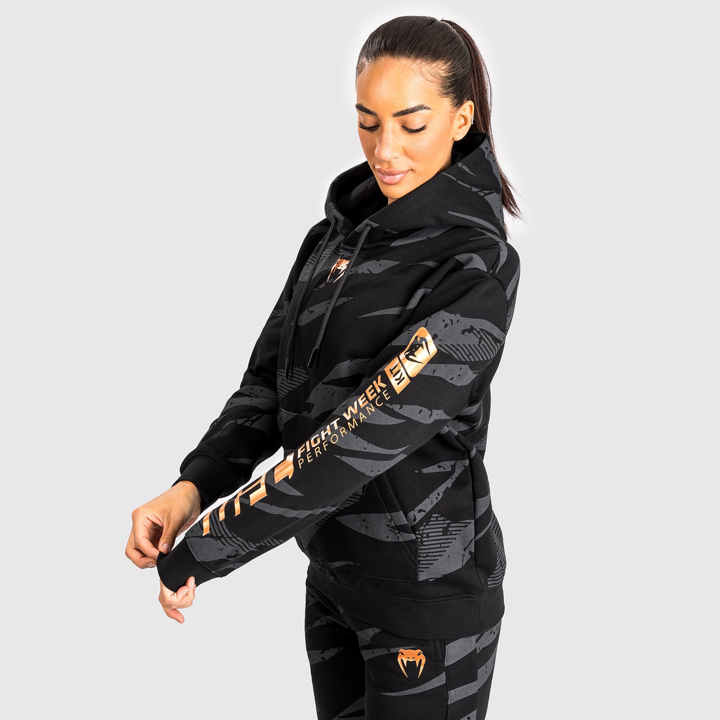 UFC Adrenaline by Venum Fight Week Felpa Con Cappuccio per Donna - Urban Camo