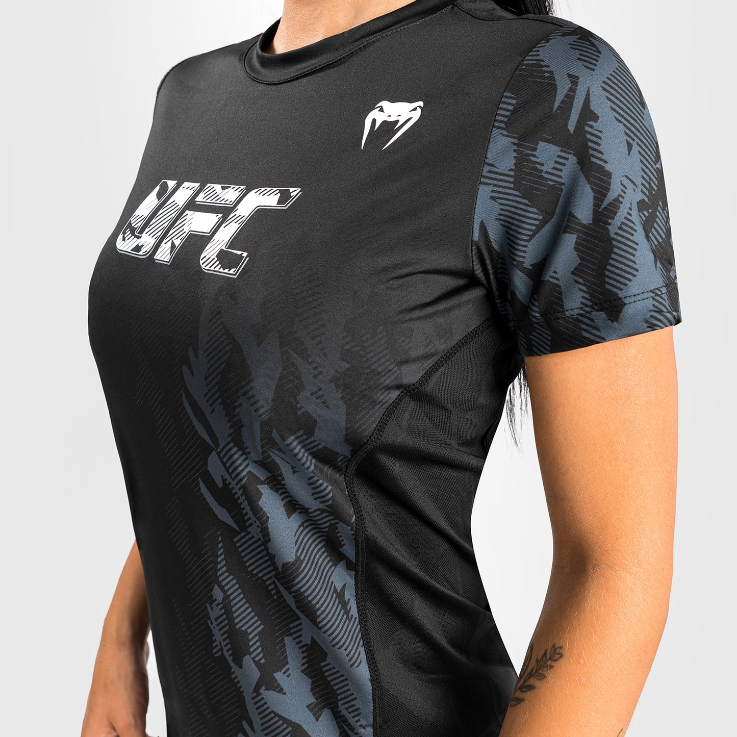 Venum UFC Authentic Fight Week T-shirt Performance a Maniche Corte da Donna – Nero