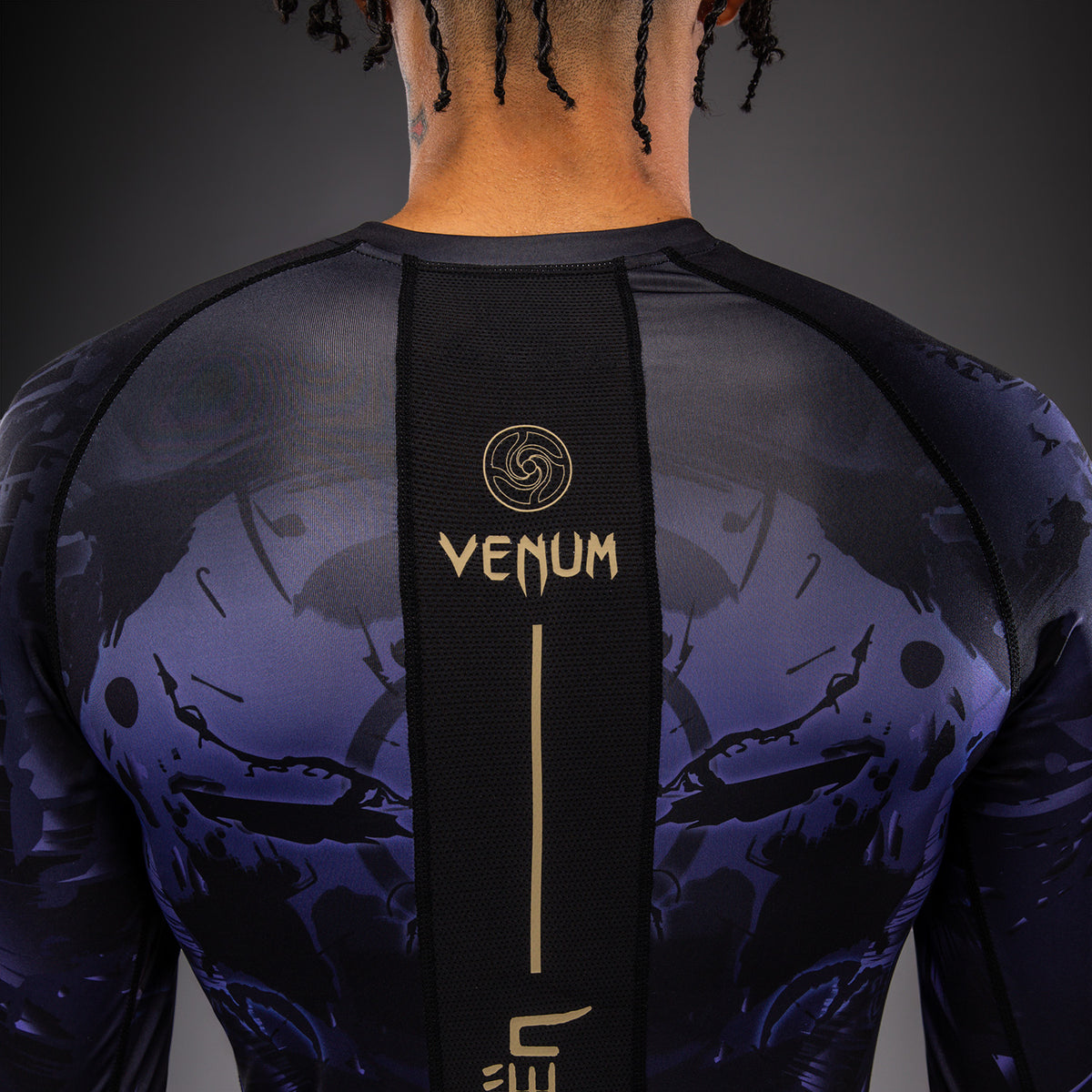 Jujutsu Kaisen x Venum Gojo Rashguard a Maniche Lunghe – Viola