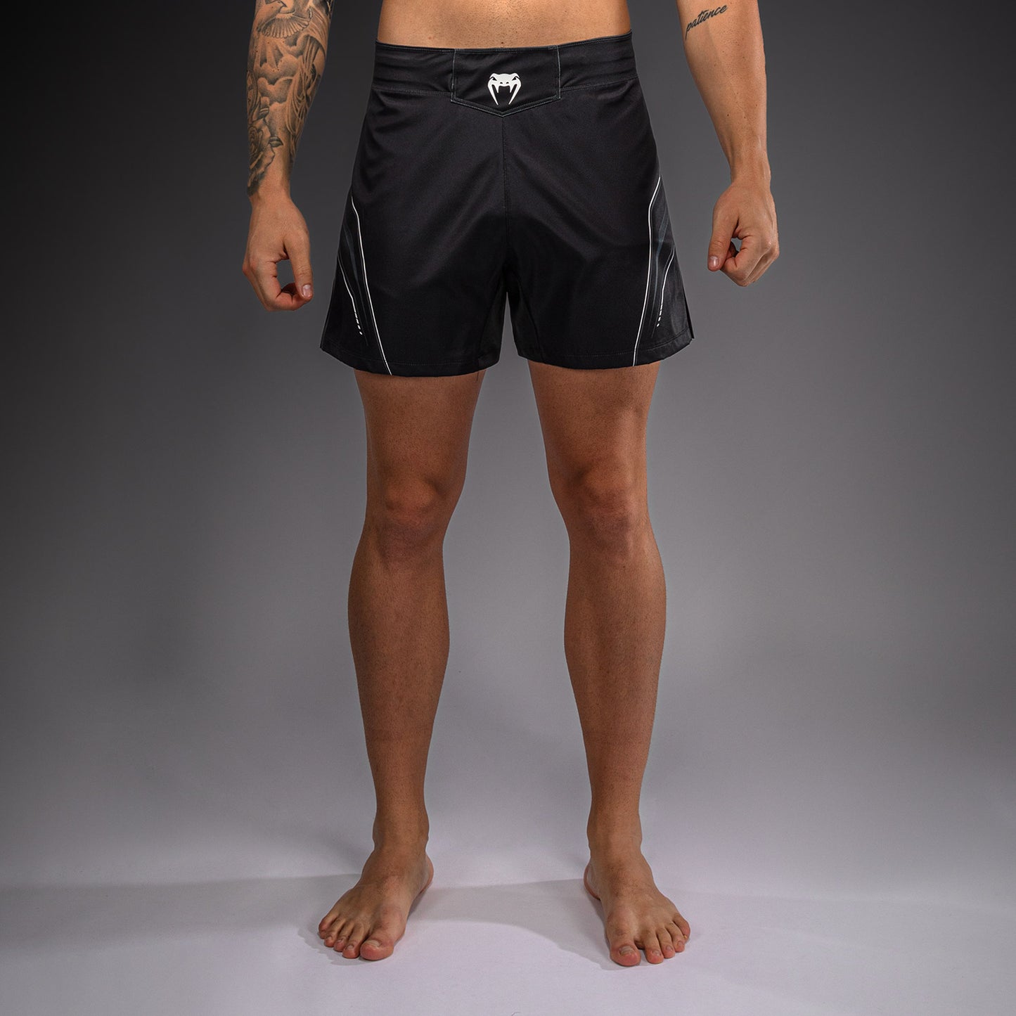 Venum Streamline Pantaloncini da Combattimento – Nero/Bianco