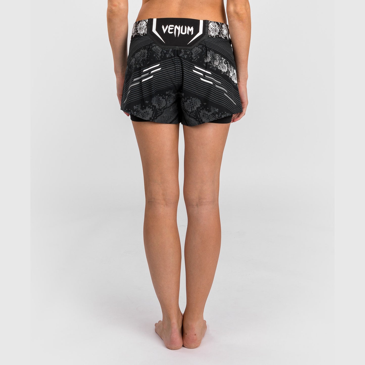 Pantaloncini da combattimento da donna UFC Adrenaline by Venum personalizzati Authentic Fight Night - Nero