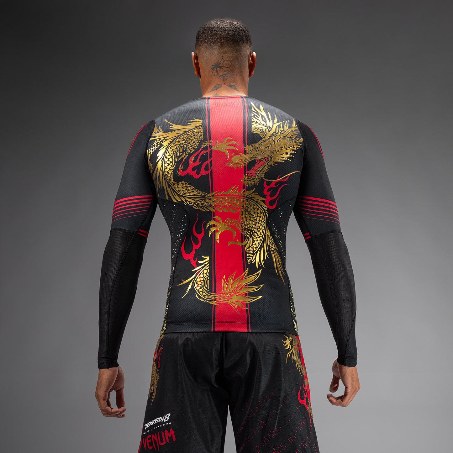 Venum x TEKKEN 8 - Marshall Law Rashguard a maniche Longhe - Nero/Rosso/Oro