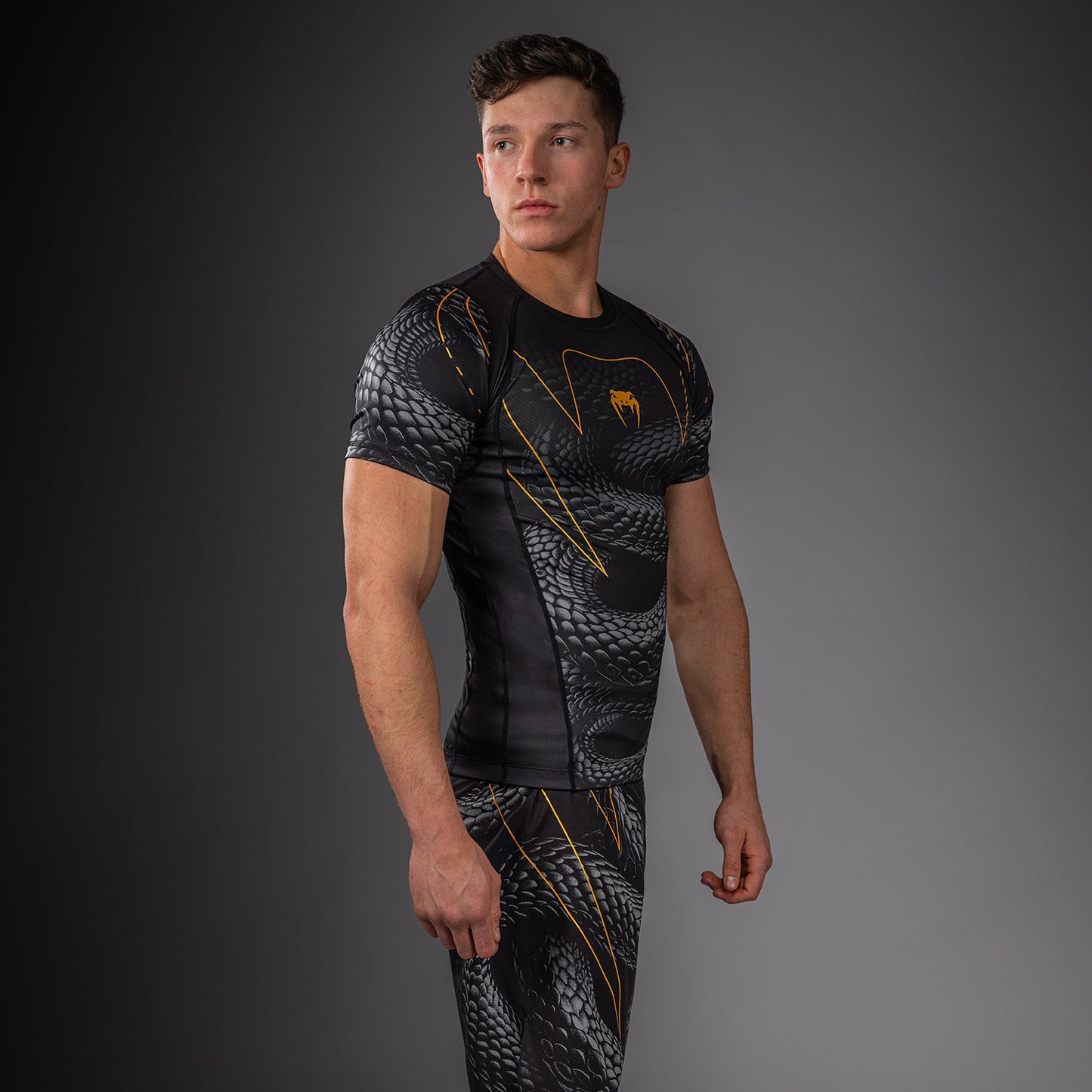 Venum Matupa Rashguard a Maniche Corte - Nero/Grigio/Oro