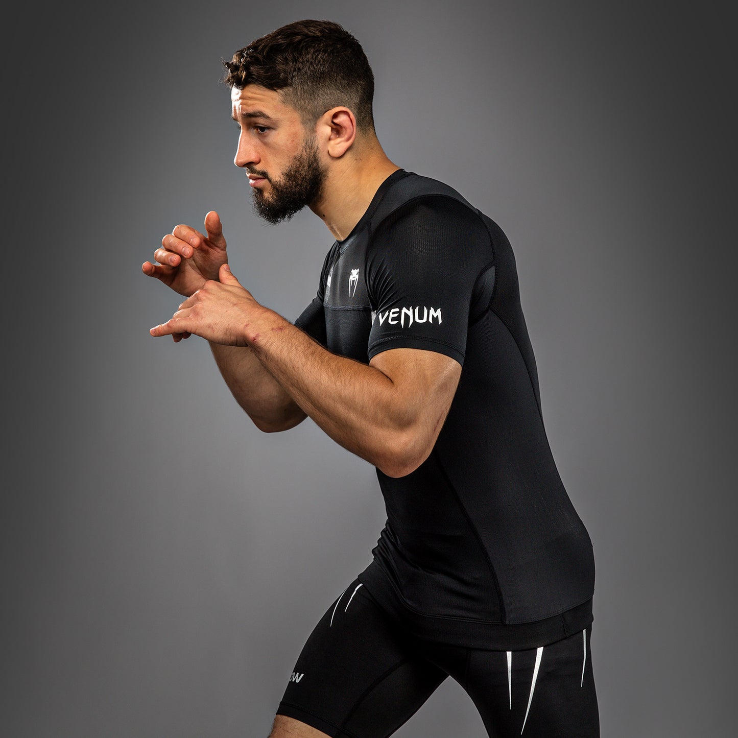 Venum x WOW FC Maglietta a Maniche Corte Rashguard - Nero/ Grigio Argento