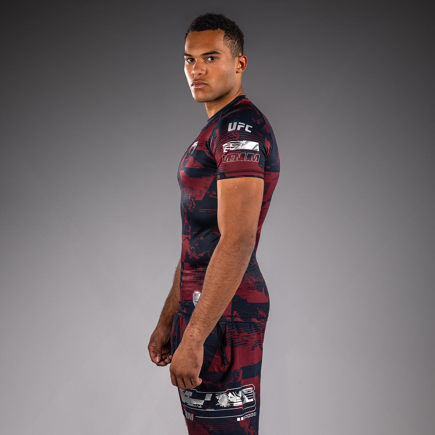 UFC Zenith by Venum Authentic Fight Week Rashguard maniche corte Performance Uomo - Blu navy/Bordeaux/Argento